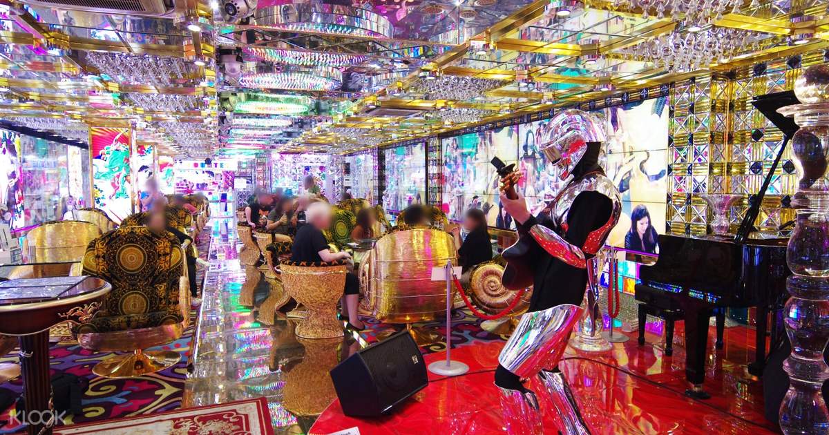 The High-Tech show in Shinjuku, Tokyo - Robot Restaurant 